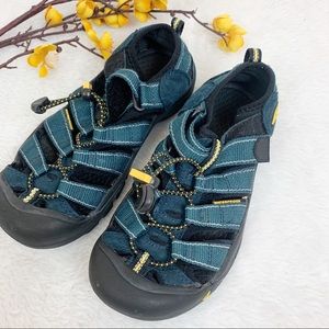 LIKE NEW KEEN H2 Sz 3 Youth Waterproof Sandals